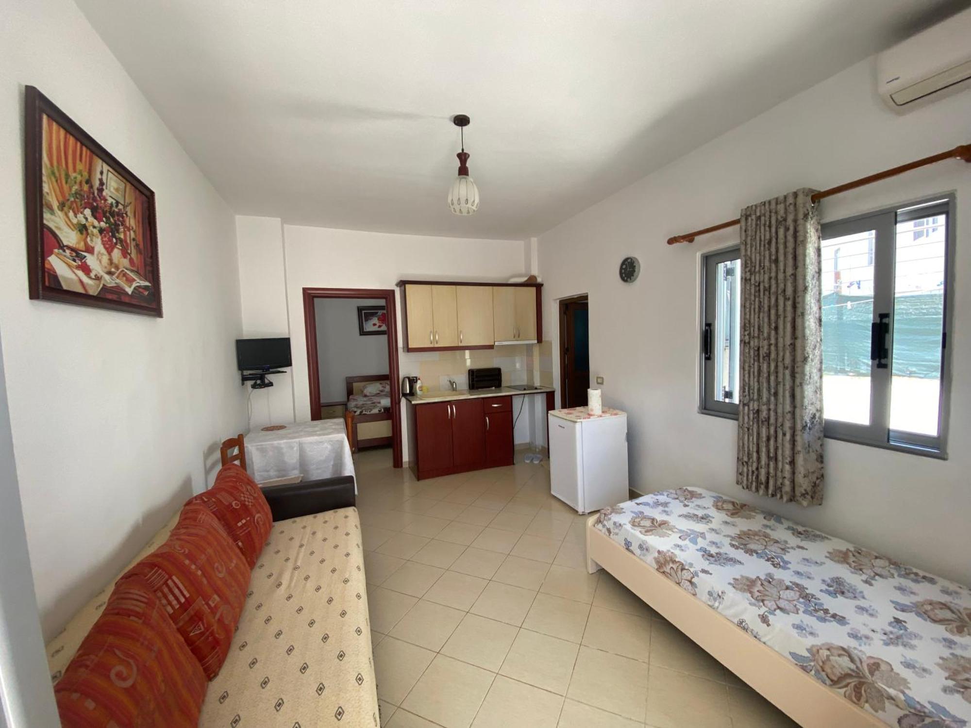 Vila Leo Ksamil Luaran gambar