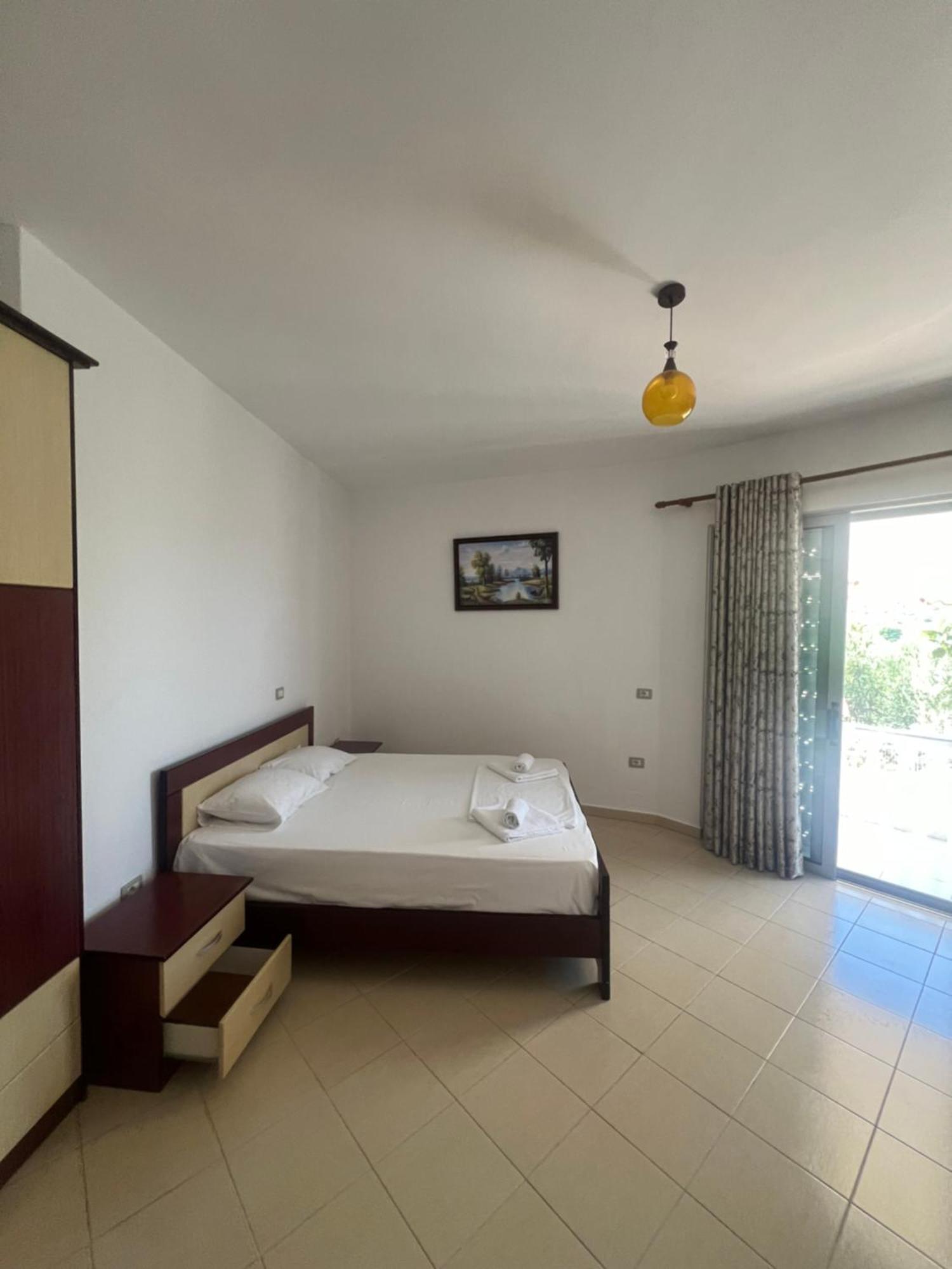 Vila Leo Ksamil Luaran gambar